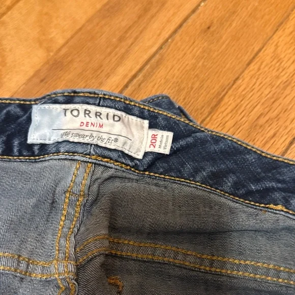 Torrid Dark Blue barely boot Jeans - Picture 2 of 9